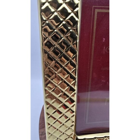 VINTAGE Solid Brass Standing Picture Photo Frame 5"x 7" Quilted Texture Korea - Picture 3 of 9